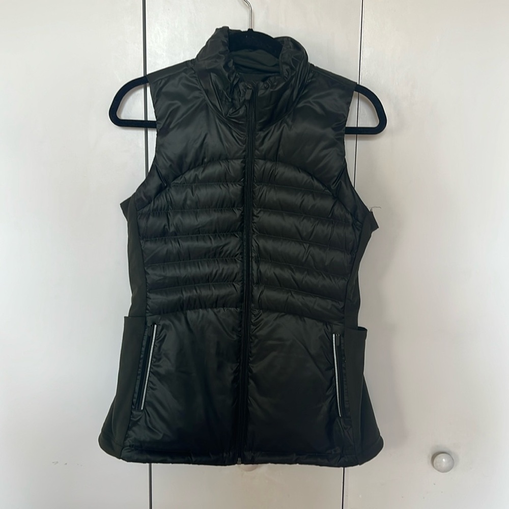 Lululemon army green down puffer vest size 8 excellent condition